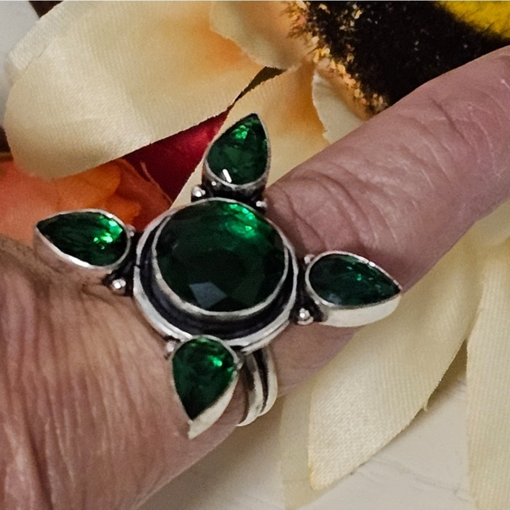 Green Quartz Flower Ring - transform negative energies into positive energies